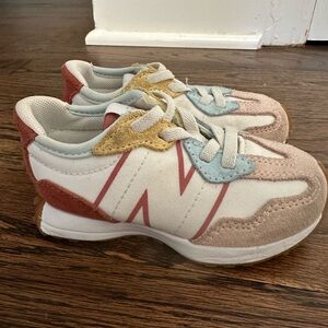 New Balance sneakers, size 6!